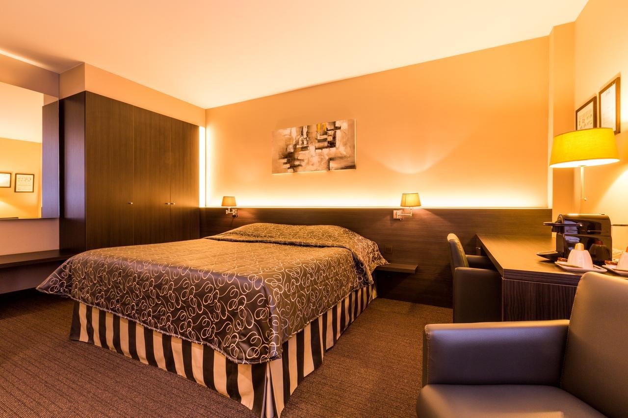 דה פאן Hotel Royal מראה חיצוני תמונה